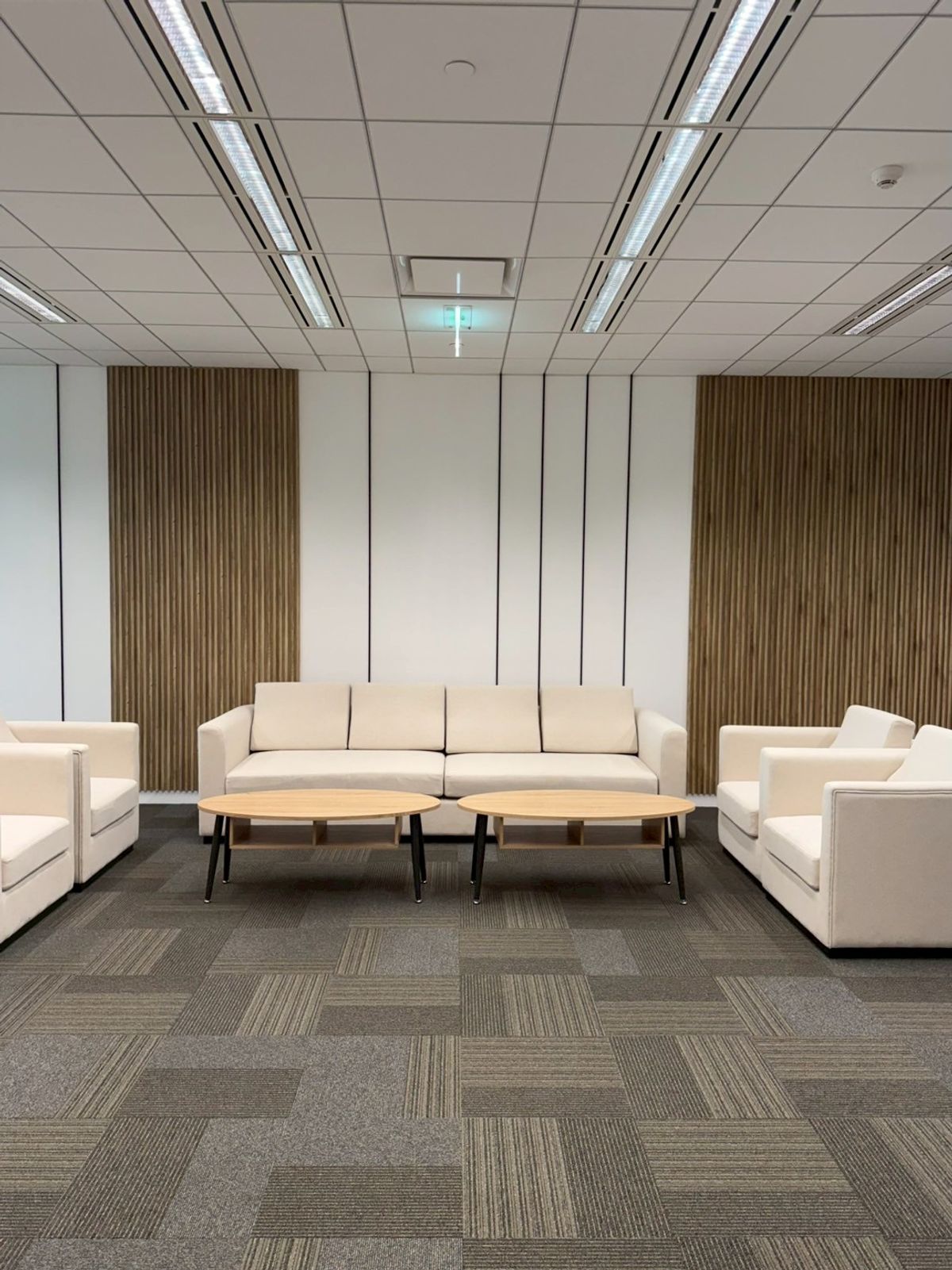Tipco Tower Office Building for rent in Ari Pradiphat, size 690 sq.m. ✨ Tipco Tower Office Building for rent in Ari Pradiphat, size 690 sq.m. ✨