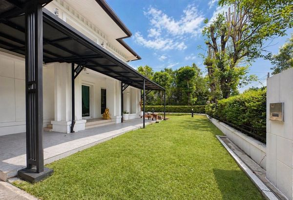 Large 4bedroom house on Rattanathibet Road, near Sanam Nam and Central Northville.