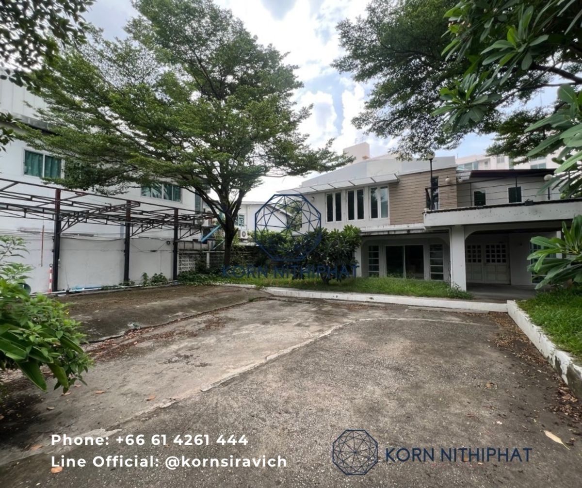 Rent a detached house with Sukhong Sukhumvit for doing a renovated business. Open Idea Business has many cars parking on the land, a total of 231 square wah, call 061-4261-444. Rent a detached house with Sukhong Sukhumvit for doing a renovated business. Open Idea Business has many cars parking on the land, a total of 231 square wah, call 061-4261-444.