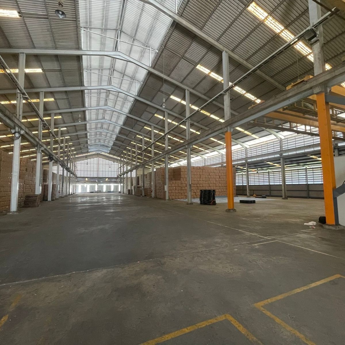 Warehouse for rent with office, Theparak Road, Km. 10.5, Bang Phli, Samut Prakan, 3,700 sq m (Property Code TW8-03225)