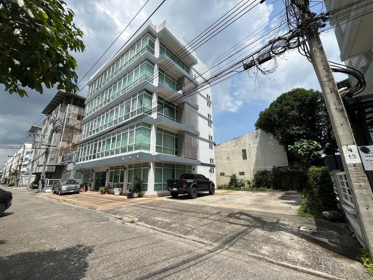 ให้เช่า ตึกออฟฟิศ สำนักงาน 5 ชั้น มีลิฟต์ 650 ตร.ม. ที่จอดรถ 20 คัน นวลจันทร์ เขตบึงกุ่ม กรุงเทพมหานคร 