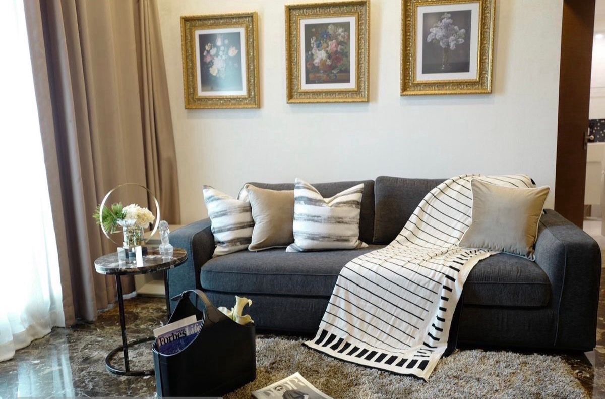 🌇 Luxury Condo with Stunning Chao Phraya River View  High Floor  South-Facing with Daily Sunset  2BR Fully Furnished  Ready to Move In  Near BTS Saint Louis