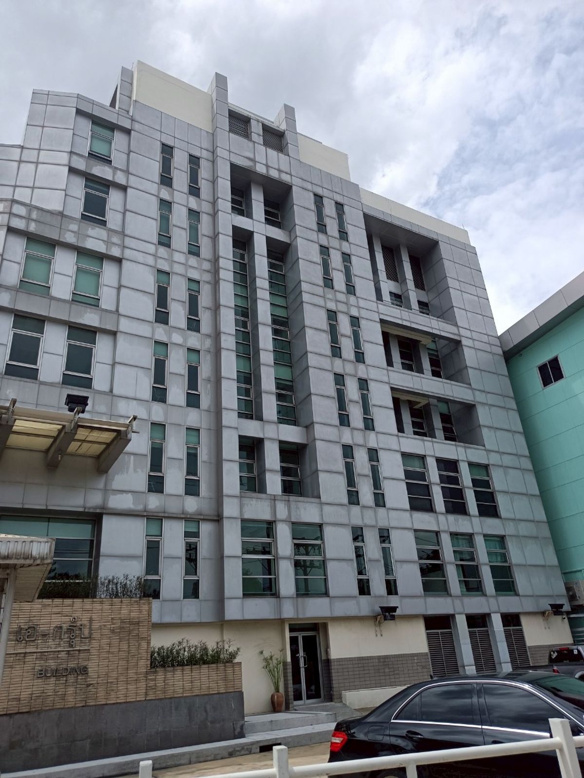 🏢 7 -storey commercial building for rent on Ratchadaphisek Road 🏢 7 -storey commercial building for rent on Ratchadaphisek Road