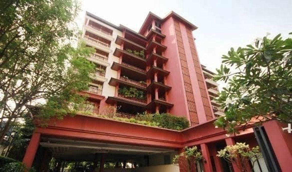 Urgent sale, Supremem Residence 4Bedroom, 1 storage room, 1 housekeeper, 5 bathrooms, size 378 sqm., 2nd floor, call 0968516616.
