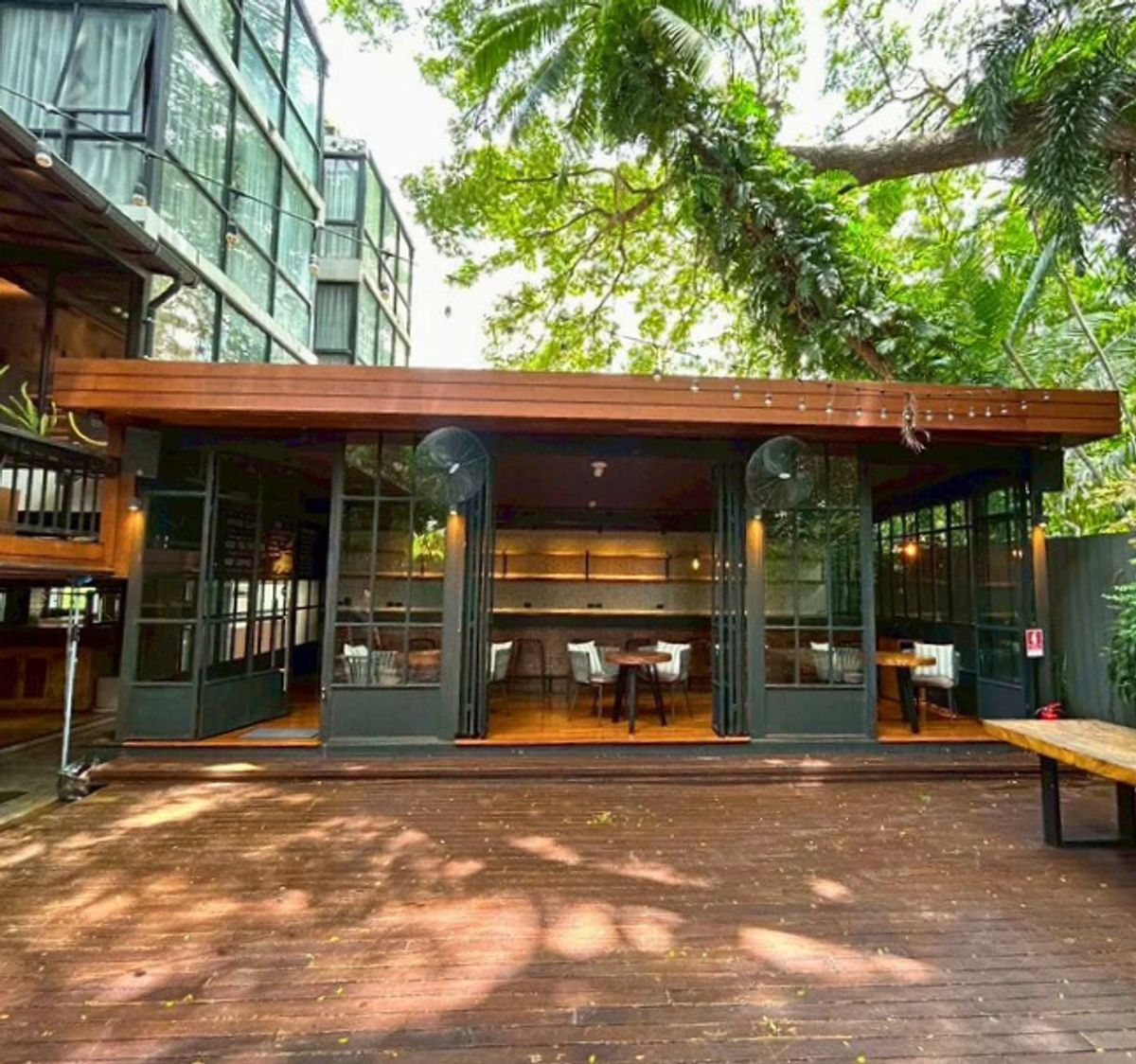 ให้เช่าพื้นที่ร้านอาหารและจัดเลี้ยงสุดเพอร์เฟ็กต์ ย่านสาธร / เย็นอากาศ