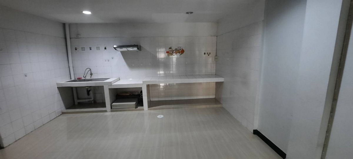 ขายทาวน์โฮม 3 ชั้น หลังเซ็นปิ่น ต่อเติมครัว รีโนเวท สวยๆ 4.3 ล. – รูปที่ 2