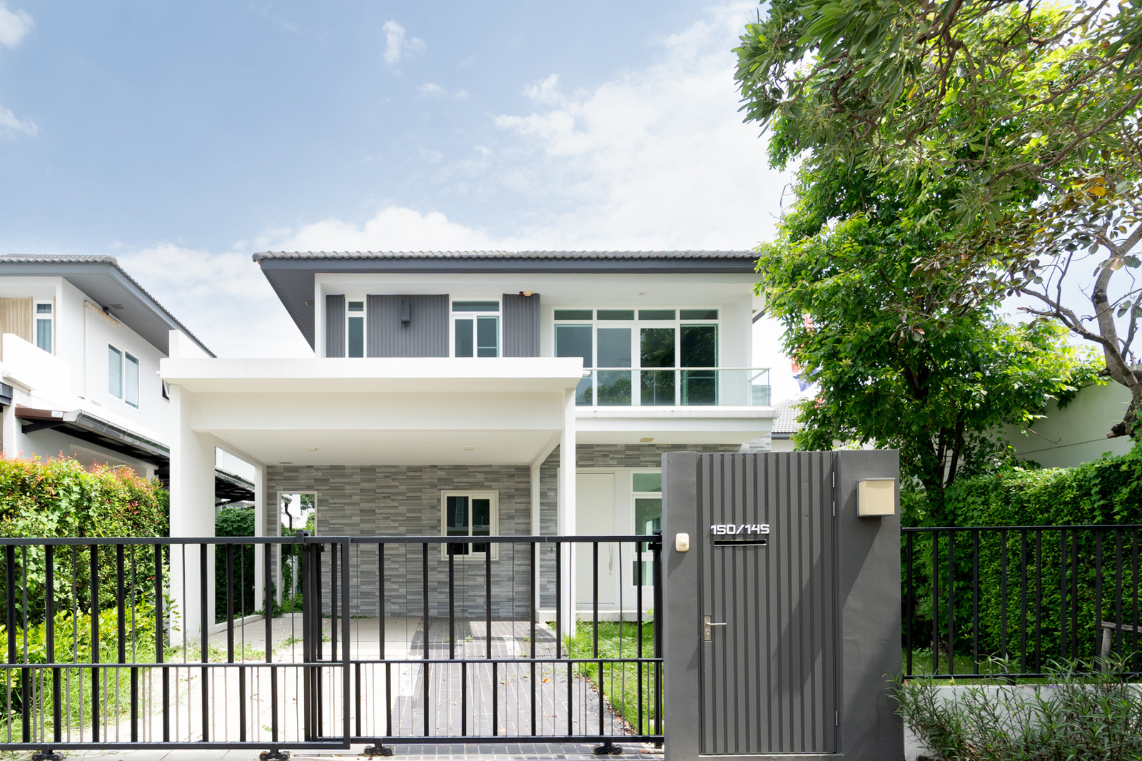 Corner detached house with🛏️bedroom on the ground floor from Land&Houses, new Krungthep Kreetha location✨only 7.99 million baht. Corner detached house with🛏️bedroom on the ground floor from Land&Houses, new Krungthep Kreetha location✨only 7.99 million baht.