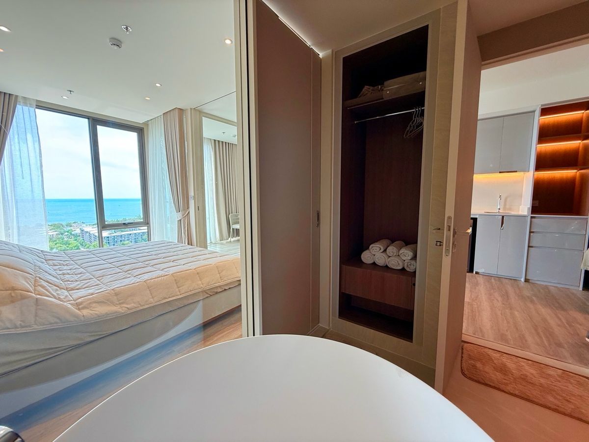 Premium condo, real room shape, beautiful view from every corner of the room, hungry head, VEHHA HUAHIN for sale.