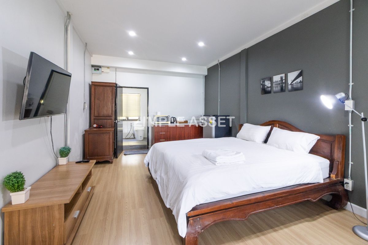 Line ID: @zimple_assset Classic style decorated room in Surawong Fulfrs, quiet, free Wi -Fi, short -term lease, not far from BTS Surasak