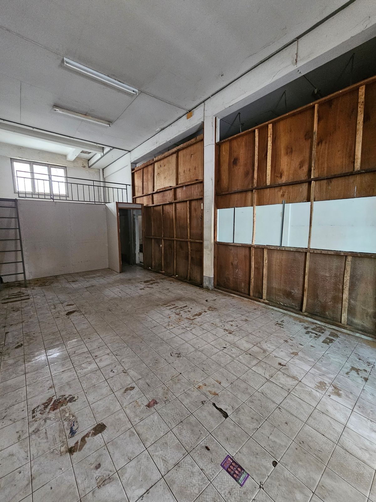 Two-story commercial building with three adjoining units for rent in the heart of Hat Yai on Saeng Chan Road, near Kim Yong Market! – รูปที่ 3