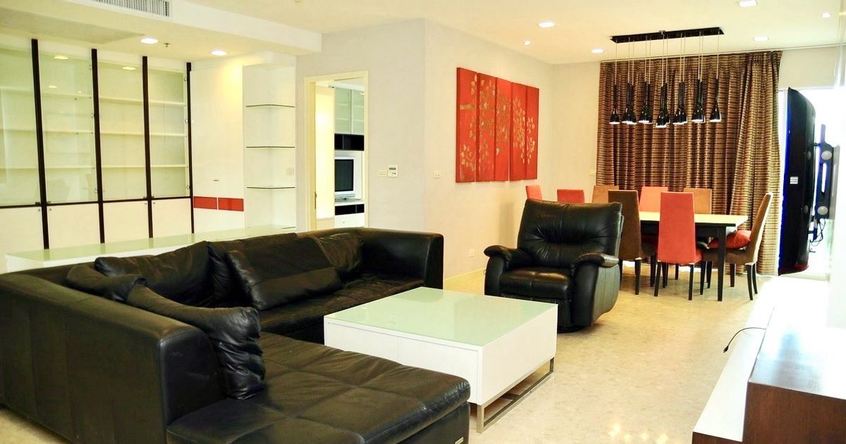 Condo for sale has a connection to Ekkamai Nasasiri, attached to Ekkamai Gateway.