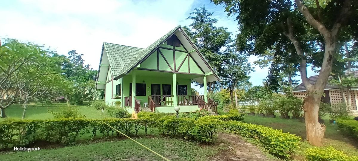 ขายที่ดิน*โฉนด พร้อมบ้านพักตากอากาศ เขาใหญ่ ปากช่อง #ราคาจับต้องได้พร้อมอยู่ ฮอลิเดย์ปาร์ค โฮมเทล เขาใหญ่ (Holiday Park Khao Yai)  เนื้อที่ 147 ตร.ว เหมาะเป็นบ้านพักตากอากาศ 