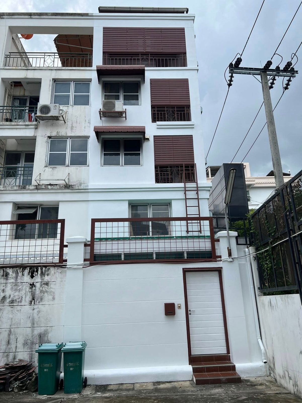 4 -storey townhome for rent, Nevan Project, Lat Phrao 112, some Air Furniture There are 3 bedrooms, 1 multipurpose, 1 dressing room, 3 bathrooms, rental price 25,000 baht 4 -storey townhome for rent, Nevan Project, Lat Phrao 112, some Air Furniture There are 3 bedrooms, 1 multipurpose, 1 dressing room, 3 bathrooms, rental price 25,000 baht