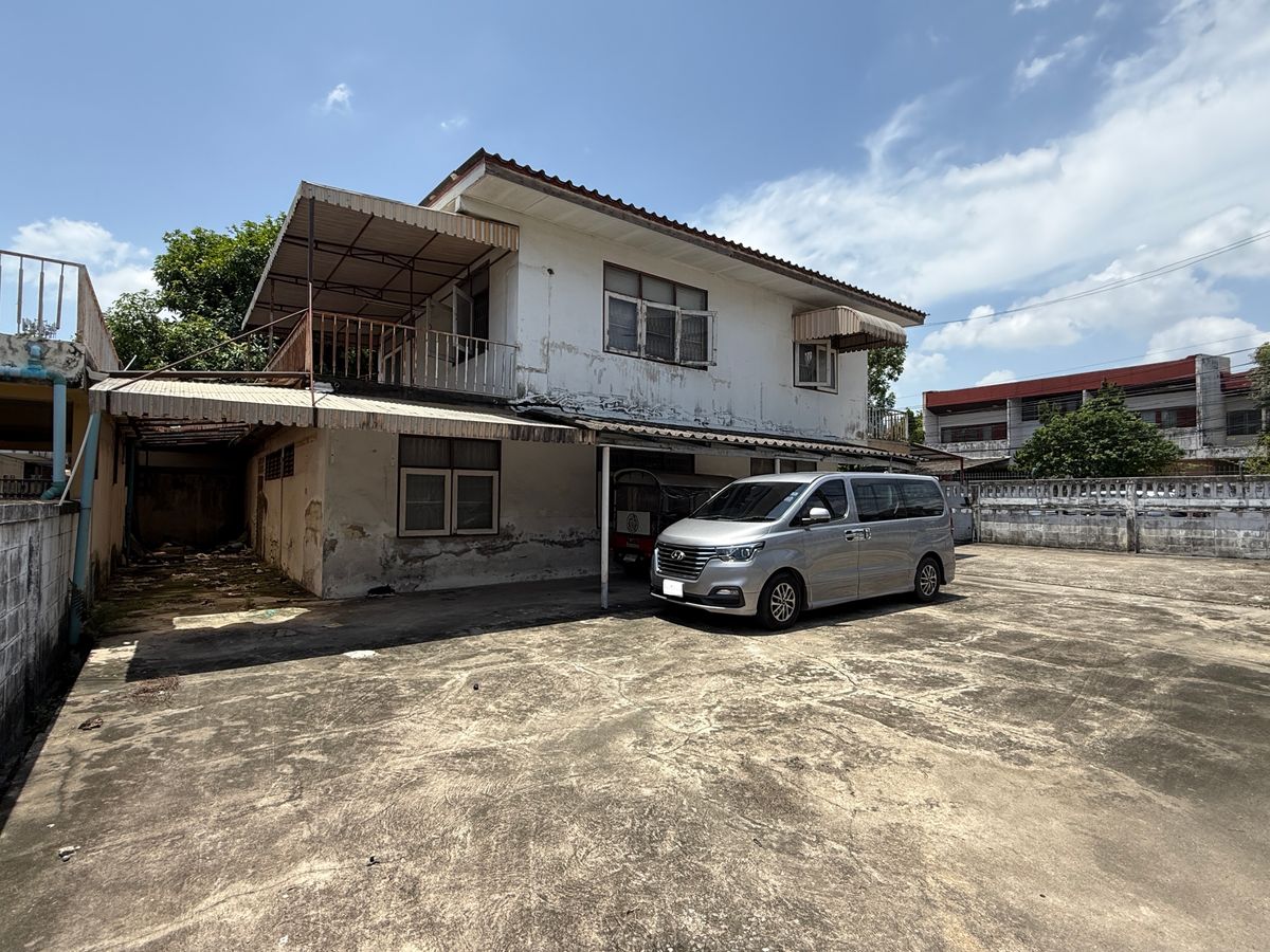 House for sale with land, Village, Ruam Chok District, Chokchai 4 and can be released in Naga 37