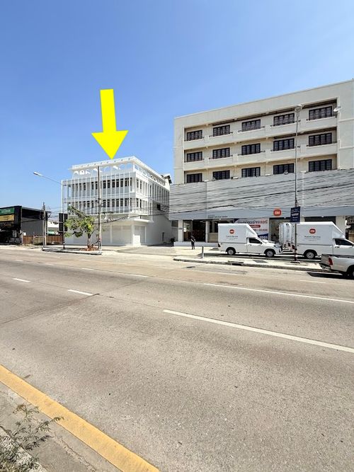 Rent a building next to Thepharak Road - BTS Line Yellow Line, Thippawan Station, only 200 meters