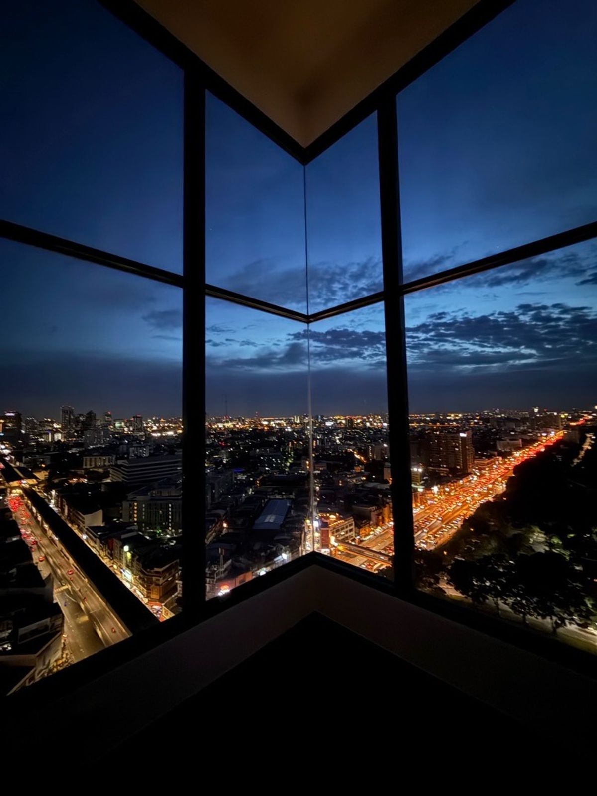 Out of stock. 5 UNITS. Last‼ ️ Highly ceiling condo 🏙️ The only one on the center of the BTS BTS 🚆🚄 – รูปที่ 2