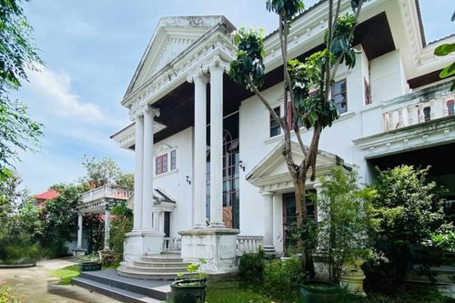 Luxury mansion, Sukhumvit 101/1 in the heart of Phra Khanong on the land 252 sq.w., at only 28.9 million baht! This price is equivalent to the price of 5 bedrooms, 5 bathrooms.