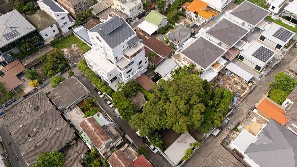 นี่คือ !!! ที่ดินในทำเลที่หายาก ที่ดินตั้งอยู่ในเอกมัย ซอย 10 (ขนาด 294 ตรว) ตร.วละ 650,000 บาท  – รูปที่ 3