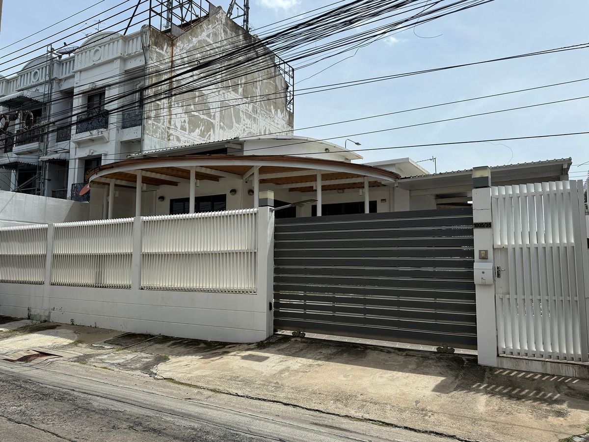 House for sale in Soi Prachachuen 30 The best location of Prachachuen Road Near Prachanukul Expressway