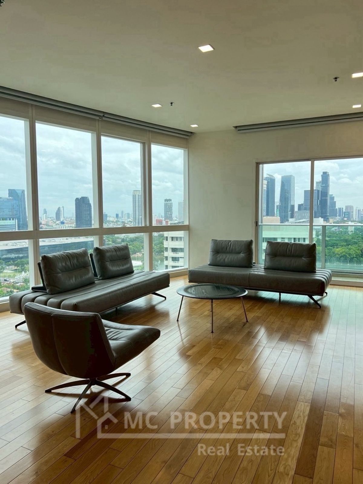 Millenium Residence 3 ห้องนอน 193sqm ให้เช่าเพียง 120,000 โปรดติดต่อ 0816878954 Millenium Residence 3 ห้องนอน 193sqm ให้เช่าเพียง 120,000 โปรดติดต่อ 0816878954