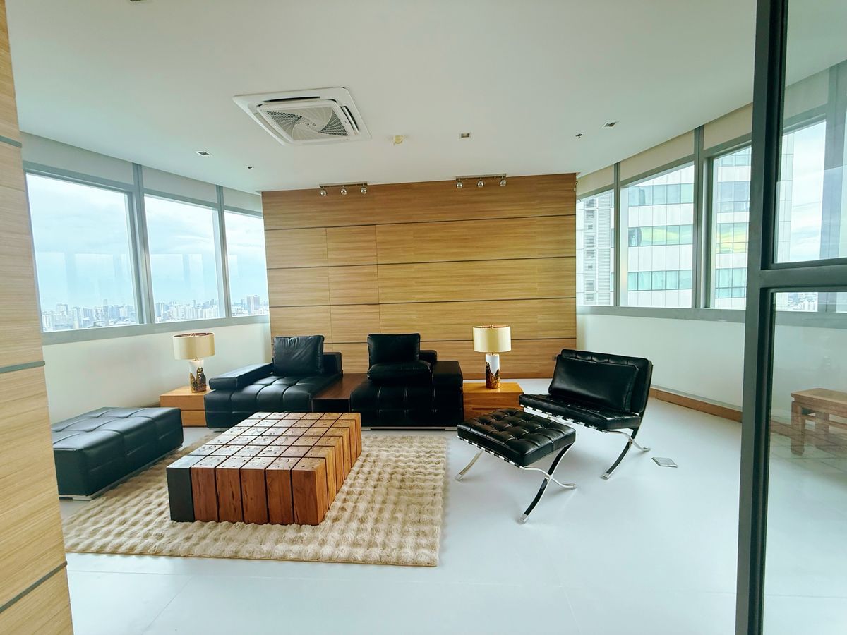 Millennium Residence Duplex Penthouse:  264sqm  3bed 4bath + maid 61,000,000 Am: 0656199198