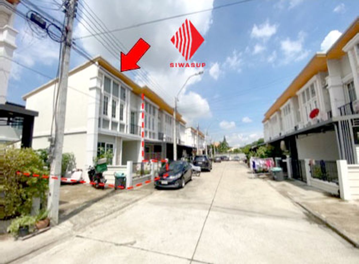 Golden Town Ramintra-Khubon Near the Fashion Island Department Store, Ram Inthras entertainment area Who works in this area? Should not miss to buy for convenient transportation