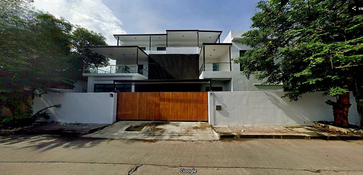 Live & Work in Style – Exclusive 4-BR Modern Home Office with Large Roof Top in Sukhumvit 71 | 素坤逸核心区超大三层别墅 + 屋顶花园 🌟 Live & Work in Style – Exclusive 4-BR Modern Home Office with Large Roof Top in Sukhumvit 71 | 素坤逸核心区超大三层别墅 + 屋顶花园 🌟