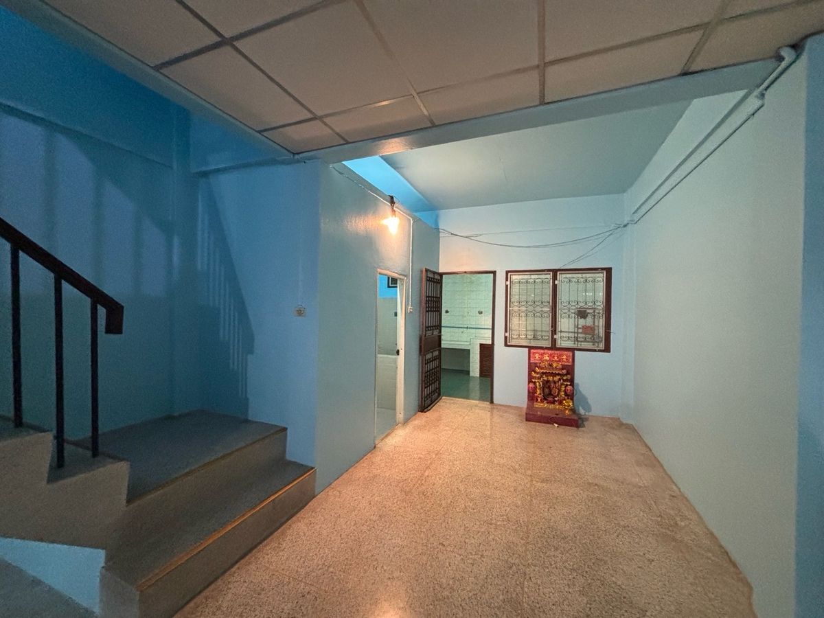 🔆 3 -layer throw house, new renovated 3 bedrooms, 3 bathrooms, good mosquito nets Amornchai Village 3 , negotiated price