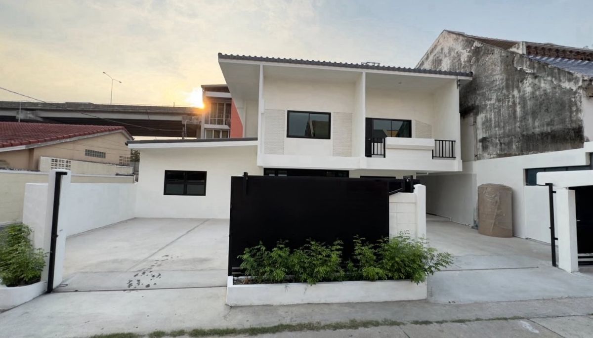 ปล่อยเช่าโฮมออฟฟิศ พัฒนาการ ใกล้ทองหล่อ-รามคำแหง | For Rent – Home Office Pattanakarn, near Thonglor–Ramkhamhaeng | 出租 – 帕塔纳坎（Pattanakarn）家庭式办公室，近通罗–拉玛甘亨。
