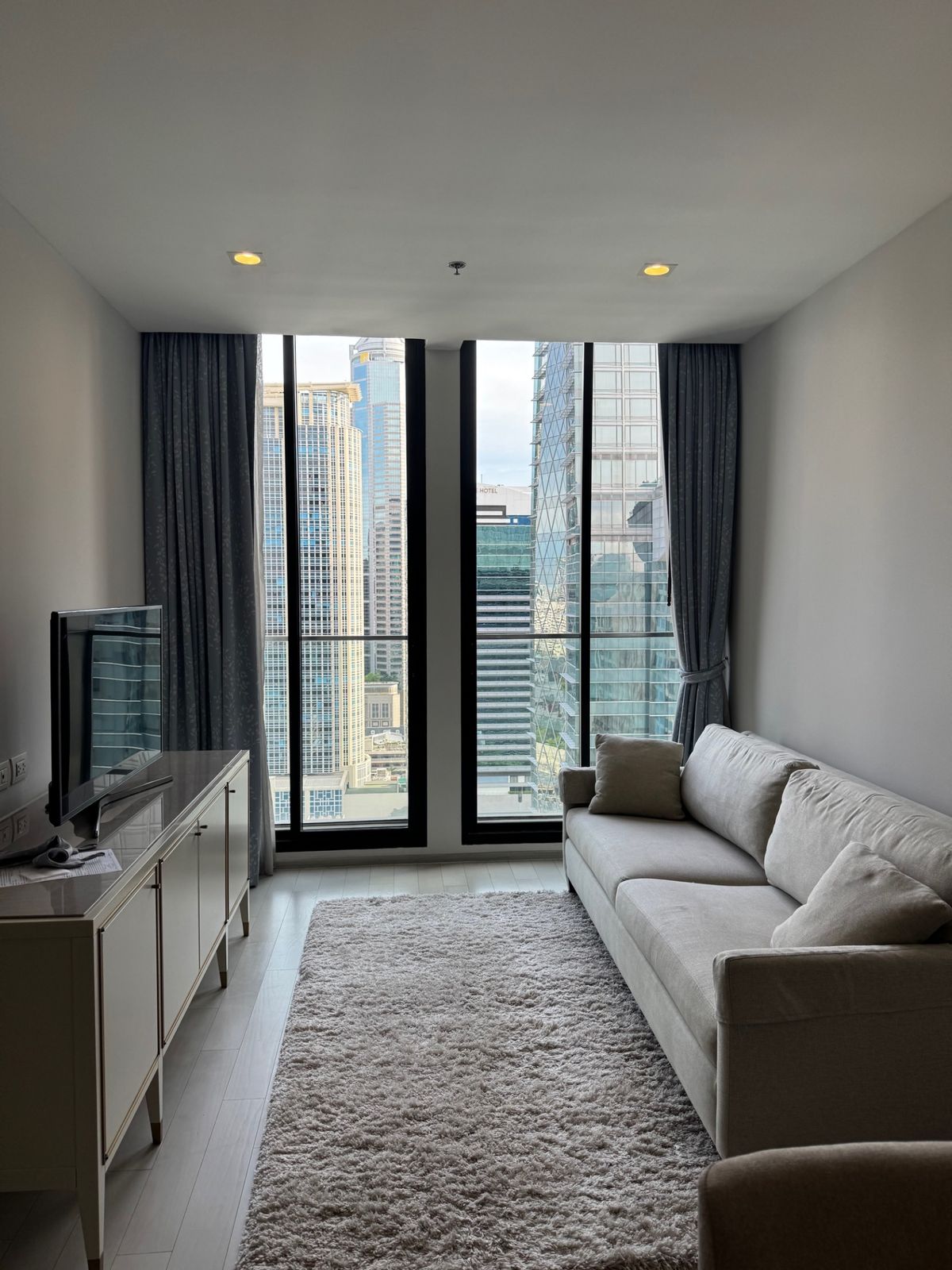 For Rent Condo Noble Ploenchit fully furnished (S15-5481) For Rent Condo Noble Ploenchit fully furnished (S15-5481)