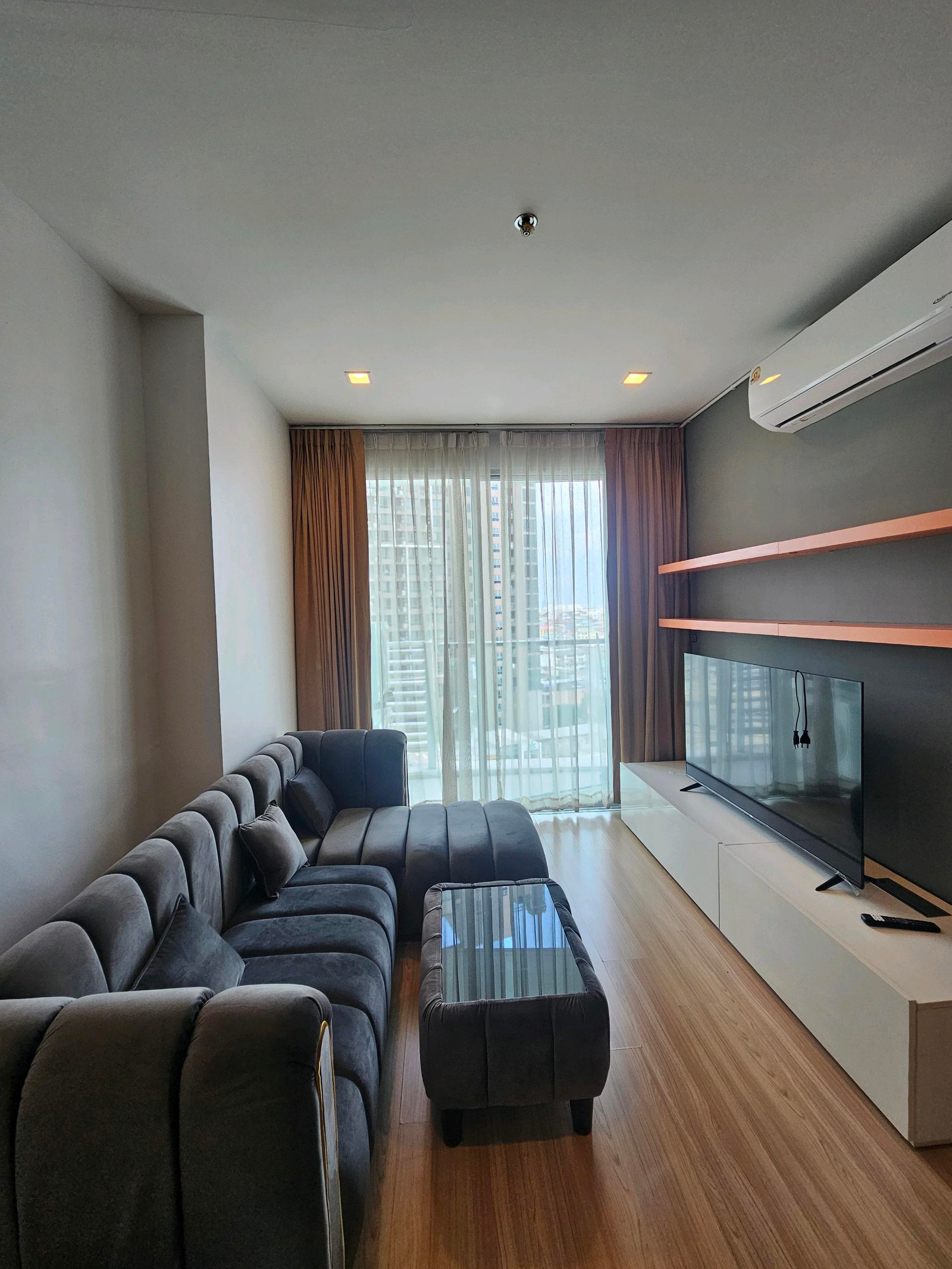 For rent 🔥 Skywalk Condo 1 bedroom ready to move in.