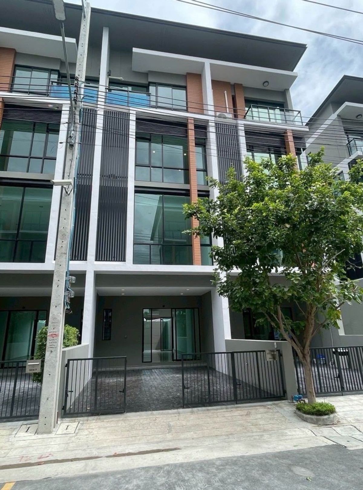 ปล่อยเช่า โฮมออฟฟิศ นวมินทร์ 133/1 | For Rent - Home Office Nawamin 133/1 ปล่อยเช่า โฮมออฟฟิศ นวมินทร์ 133/1 | For Rent - Home Office Nawamin 133/1
