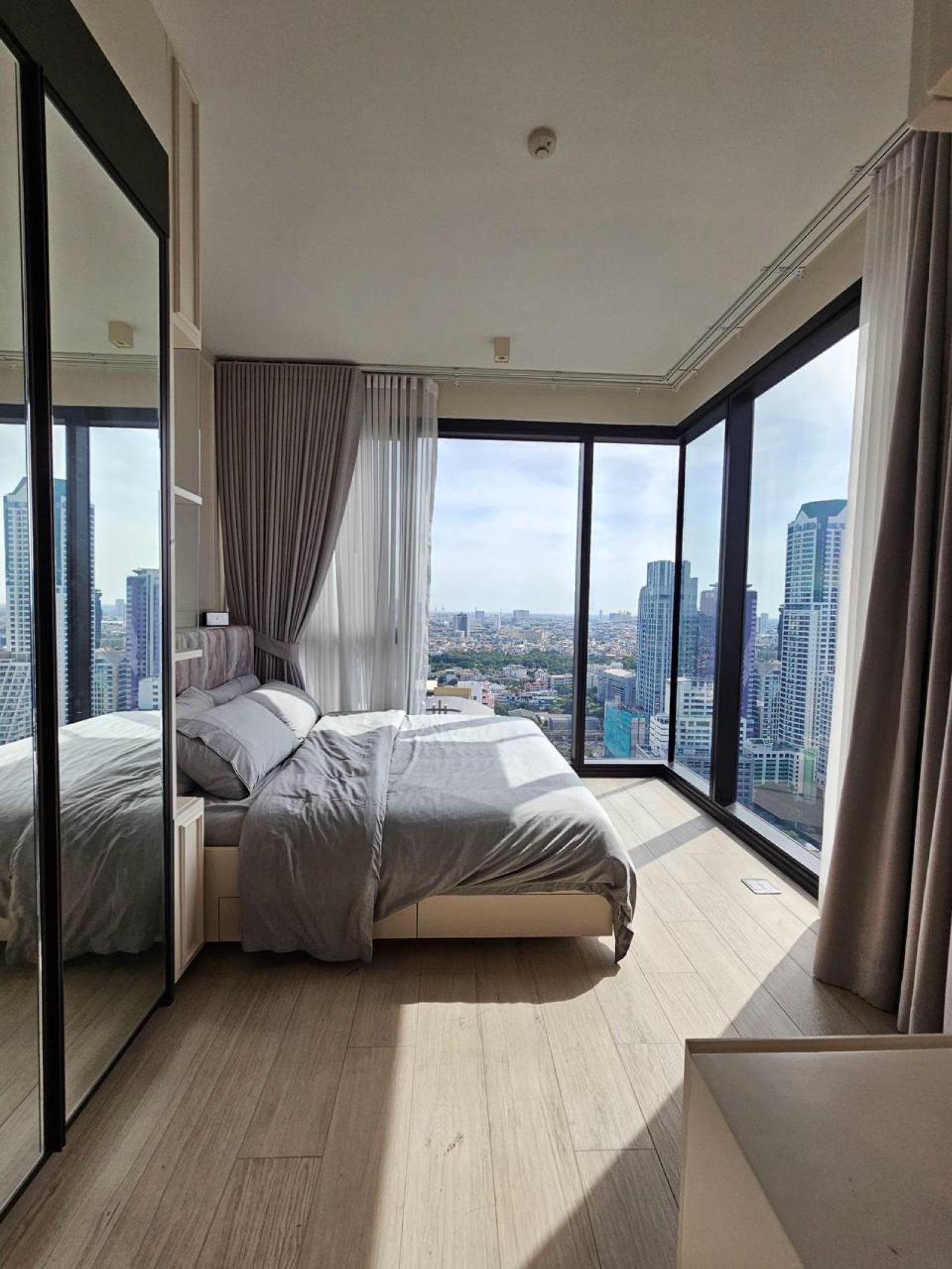 The Lofts Silom【𝐒𝐄𝐋𝐋】Million-dollar view condo, elegant and luxurious style, great location, beautifully decorated, premium furniture. Contact Line ID: @hacondo The Lofts Silom【𝐒𝐄𝐋𝐋】Million-dollar view condo, elegant and luxurious style, great location, beautifully decorated, premium furniture. Contact Line ID: @hacondo