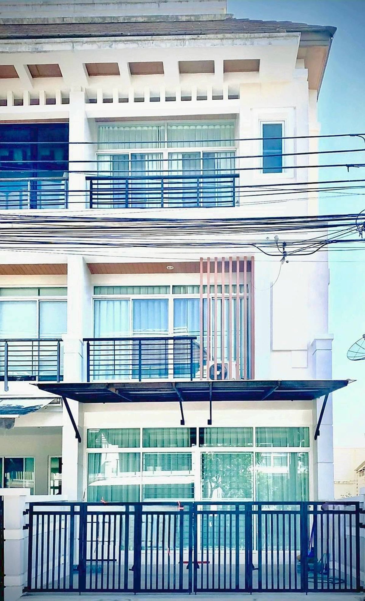 Townhome for Rent at Baan Krang mueng srinakarin, Opposit Paradise park 3 beds 3 baths 180 sq.m. 24 sq.wa. Fully Furnished 35,000/m Townhome for Rent at Baan Krang mueng srinakarin, Opposit Paradise park 3 beds 3 baths 180 sq.m. 24 sq.wa. Fully Furnished 35,000/m