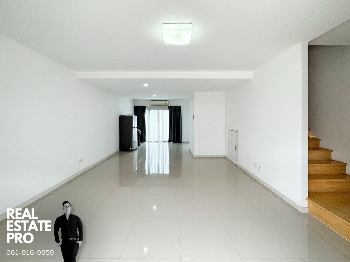 3-Storey Townhome — Never Lived In! – รูปที่ 3