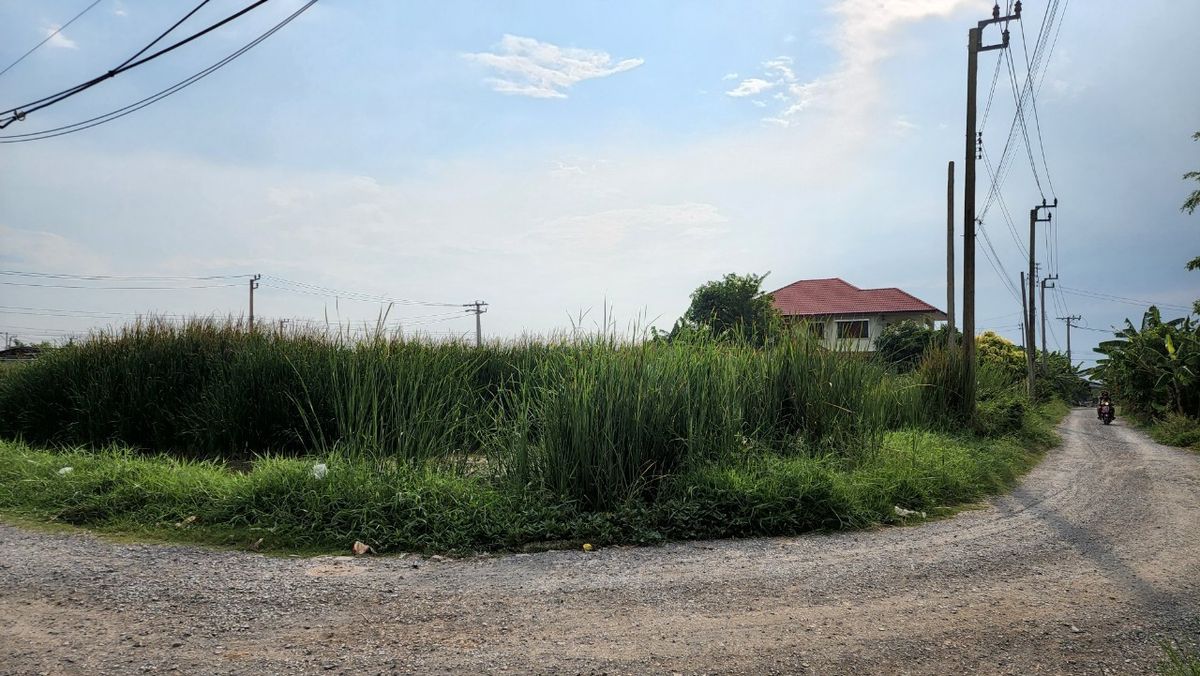 Selling/renting land 204 sq.w. Soi Onnut 70/1 Intersection 2-17-5 near the house The City, the development of the width 40 *20 meters Selling/renting land 204 sq.w. Soi Onnut 70/1 Intersection 2-17-5 near the house The City, the development of the width 40 *20 meters
