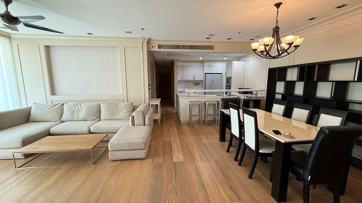 For Rent the Royal Saladaeng Area 235 SQM 3BDS Price 120K Nice Fully Furnished