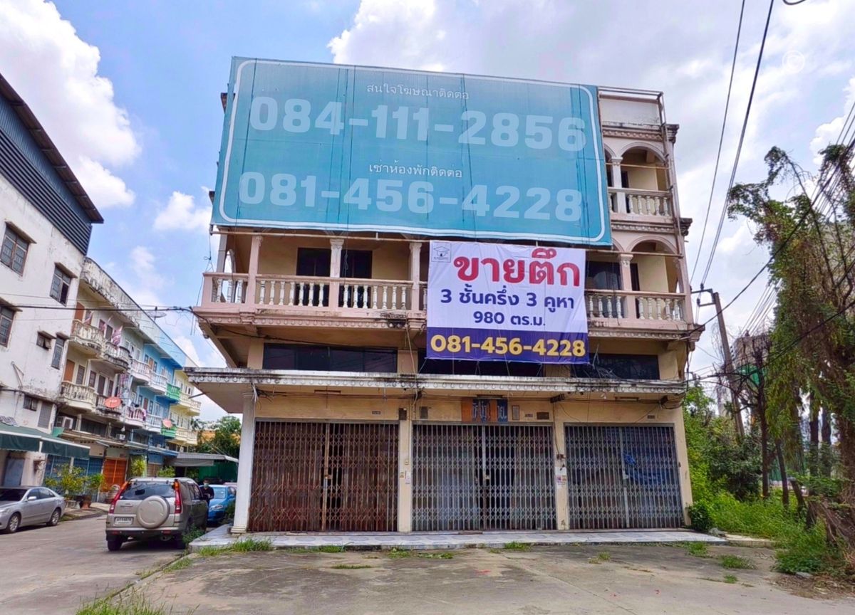 อาคารพาณิชย์ ใกล้ สนง.เขตจอมทอง ทำเลดีน่าลงทุน 3 ชั้นครึ่ง 82 ตรว. (พระราม 2 ซ.3) 