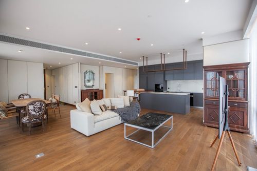 📢👇Rare Item, sell with tenant til June 2026 Buyer can request unit without tenant (60-day prior notice)
PENTHOUSE at Muniq Langsuan, long big balcony , opposite Lumpini park, Sindhorn village , Velaa community mall, new big project ONE Bangkok 