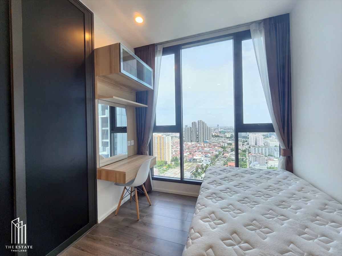 For Rent Whizdom Essence near BTS Punnawithi, a highly viewed view and furniture and electrical appliances @35,000 Baht
