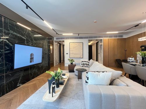 ICONIC PRIVATE RESIDENCES Only 56 Freehold Units | Pet Friendly | 30m to BTS Thonglor