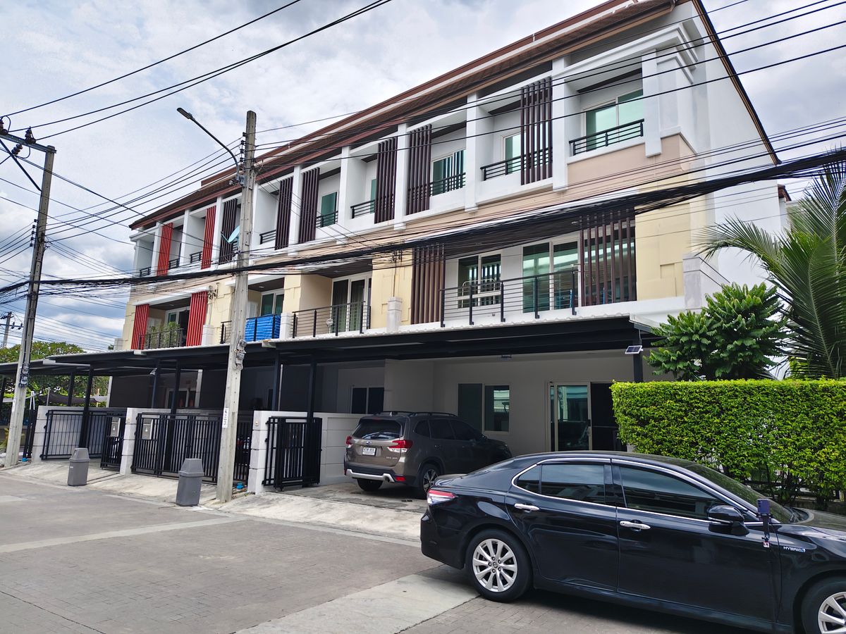 ขาย/ให้เช่า 🏠 ทาวน์โฮม 3ชั้น หลังมุม หลังใหญ่ บ้านกลางเมือง เออร์ยาเนี่ยนะ พระราม9-ลาดพร้าว 48ตร.วา 3ห้องนอน 4ห้องน้ำ