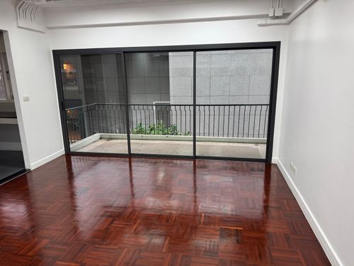 Rent office Space Near MRT Sukhumvit & BTS Asok,Air Spilt type 24Hr