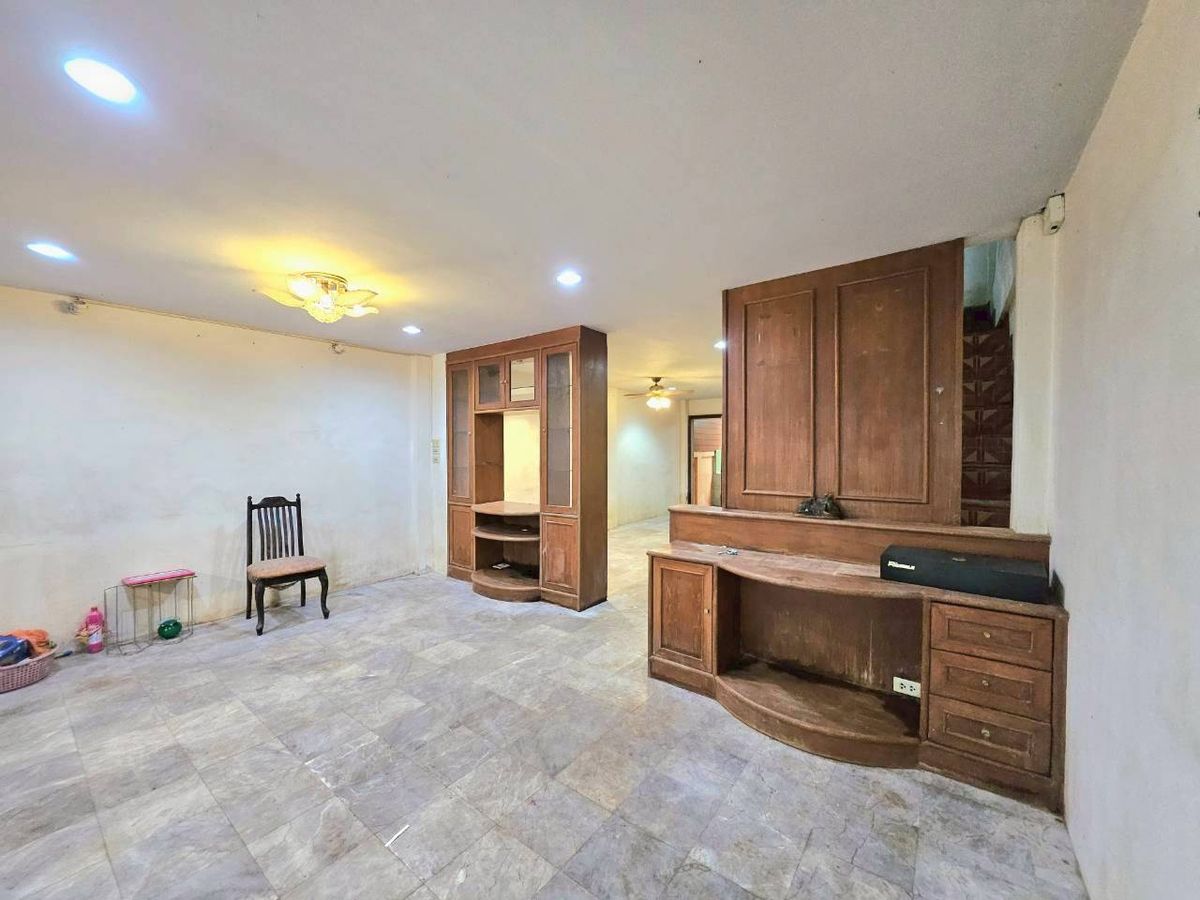 🏠ขายทาวน์เฮ้าส์ 4 ชั้น หมู่บ้าน นิลลดา ประชาอุทิศ 72 ขายตามสภาพ – รูปที่ 4
