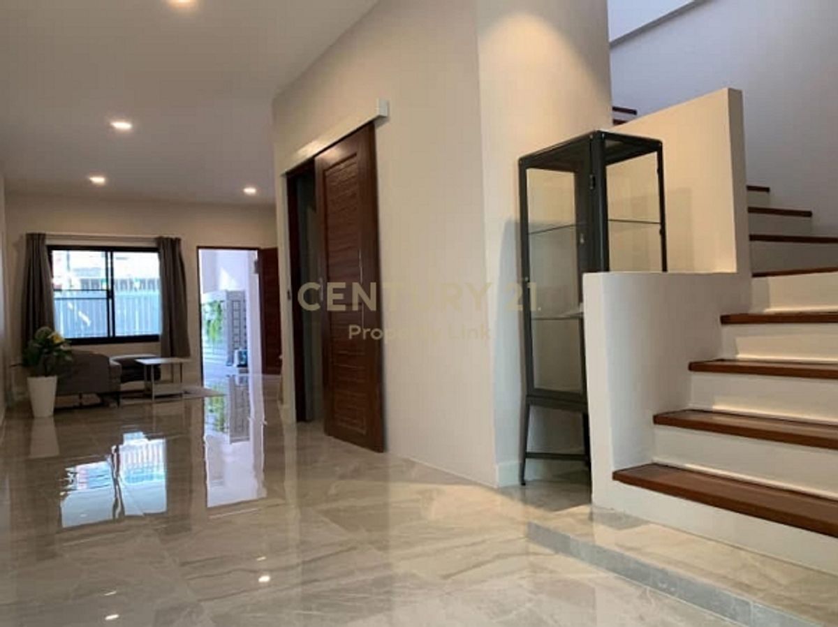 ขายด่วนทาวน์เฮาส์สไตล์โมเดิล พื้นที่ใช้สอย 150 ตร.ม. ตกแต่งสวยพร้อมเข้าอยู่ อินทามระ-สุทธิสาร ใกล้ MRT No.50-TH-68018 – รูปที่ 4