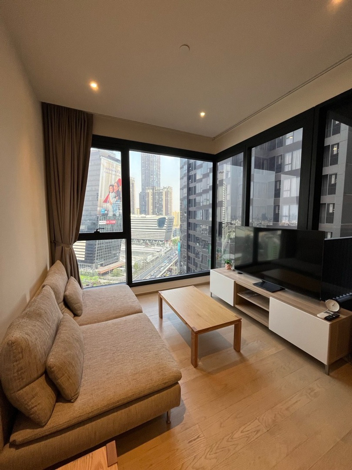 for RENT : Ashton Asoke-Rama 9 คอนโดหรู ห้องน่าอยู่ ติด MRT  รีบโทรนะ 095-3905490