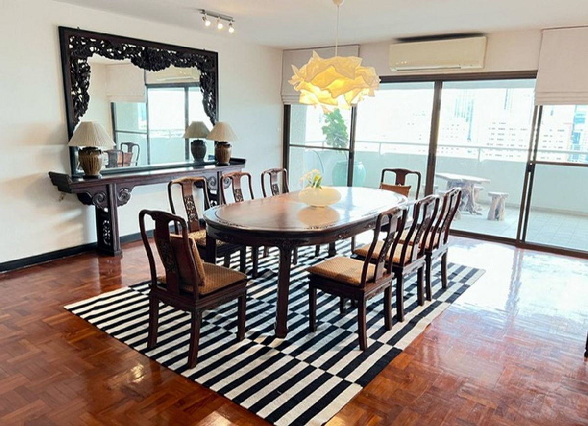 RENT Condo 3 Bedroom Size 274 sqm. @Sukhumvit 11