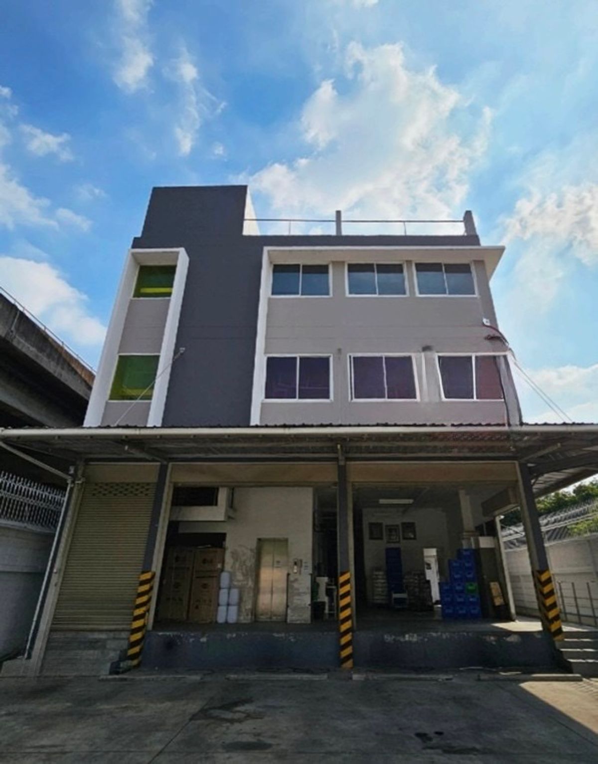 ให้เช่า/ขาย: โรงงาน/ครัวกลาง พร้อมออฟฟิศ 4 ชั้น เอกมัย พระโขนง