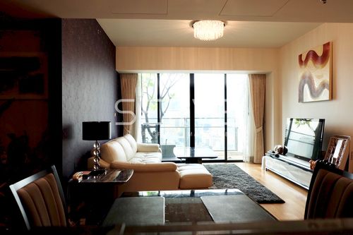2 Beds with Bathtub 94 sq.m. High Fl. Close to MRT Lumpini & BTS Chong Nonsi 600 m. at The Met Sathorn Condo / For Rent