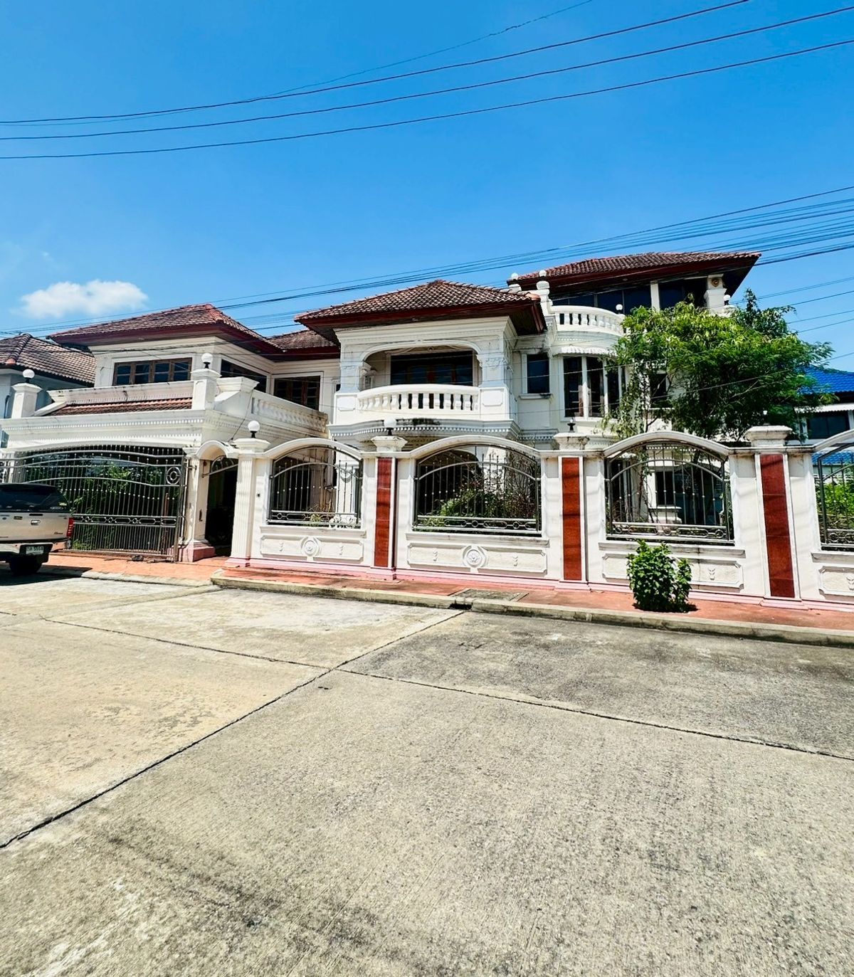 Urgent sale, 3 -storey detached house, size 113.9 sq.w., Phatthara Niwet Village, Bang Khu, Pathum Thani Temple Urgent sale, 3 -storey detached house, size 113.9 sq.w., Phatthara Niwet Village, Bang Khu, Pathum Thani Temple